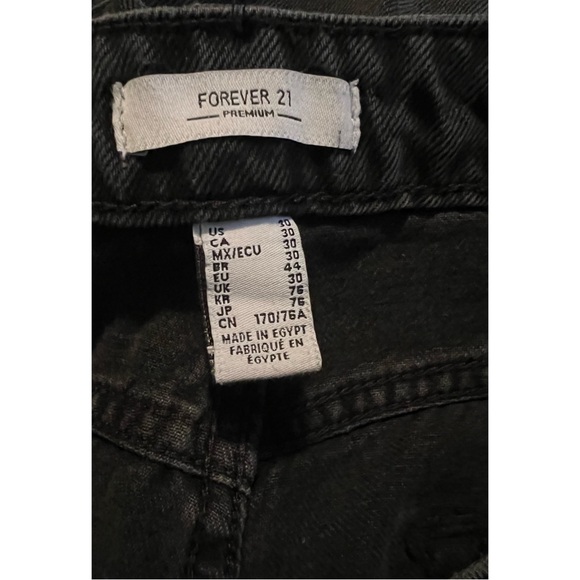 FOREVER 21 ~90s-Fit Jeans (NWT) - Picture 10 of 13
